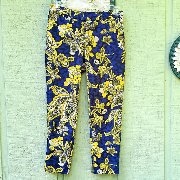 Banana Republic Pants - 💥2for$10💥3for$12💥Banana republic limited edition print pants